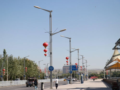 库尔勒市77条道路更换12000盏led路灯